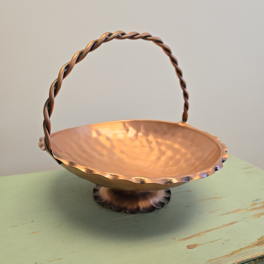 Hammered Copper Basket by Gregorian Vintage - Picture 2 of 6